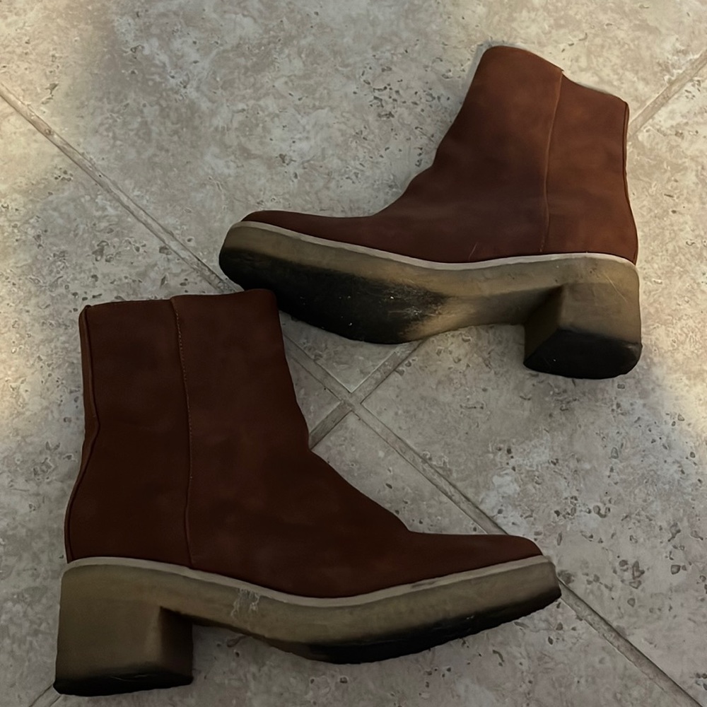 Short brown boots